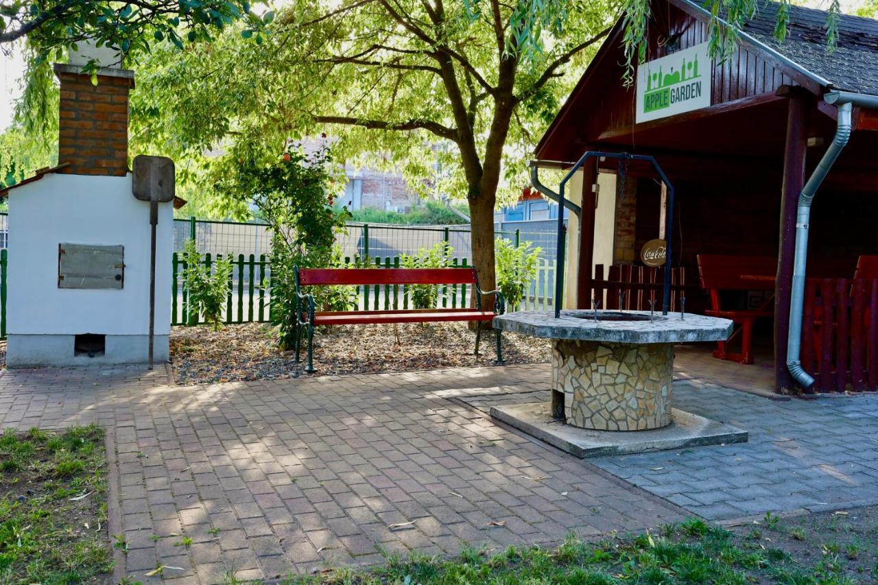 Applegarden Villa Debrecen Eksteriør billede