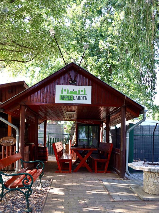 Applegarden Villa Debrecen Eksteriør billede