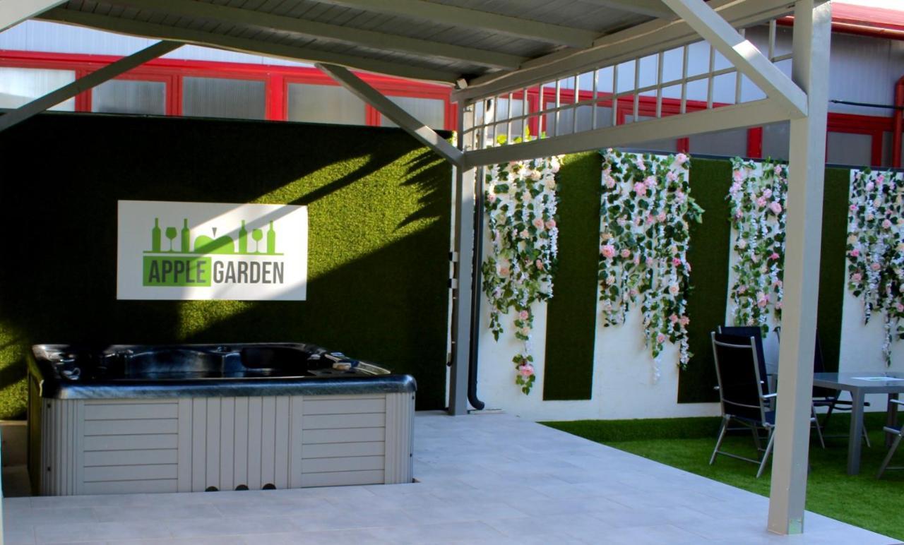 Applegarden Villa Debrecen Eksteriør billede